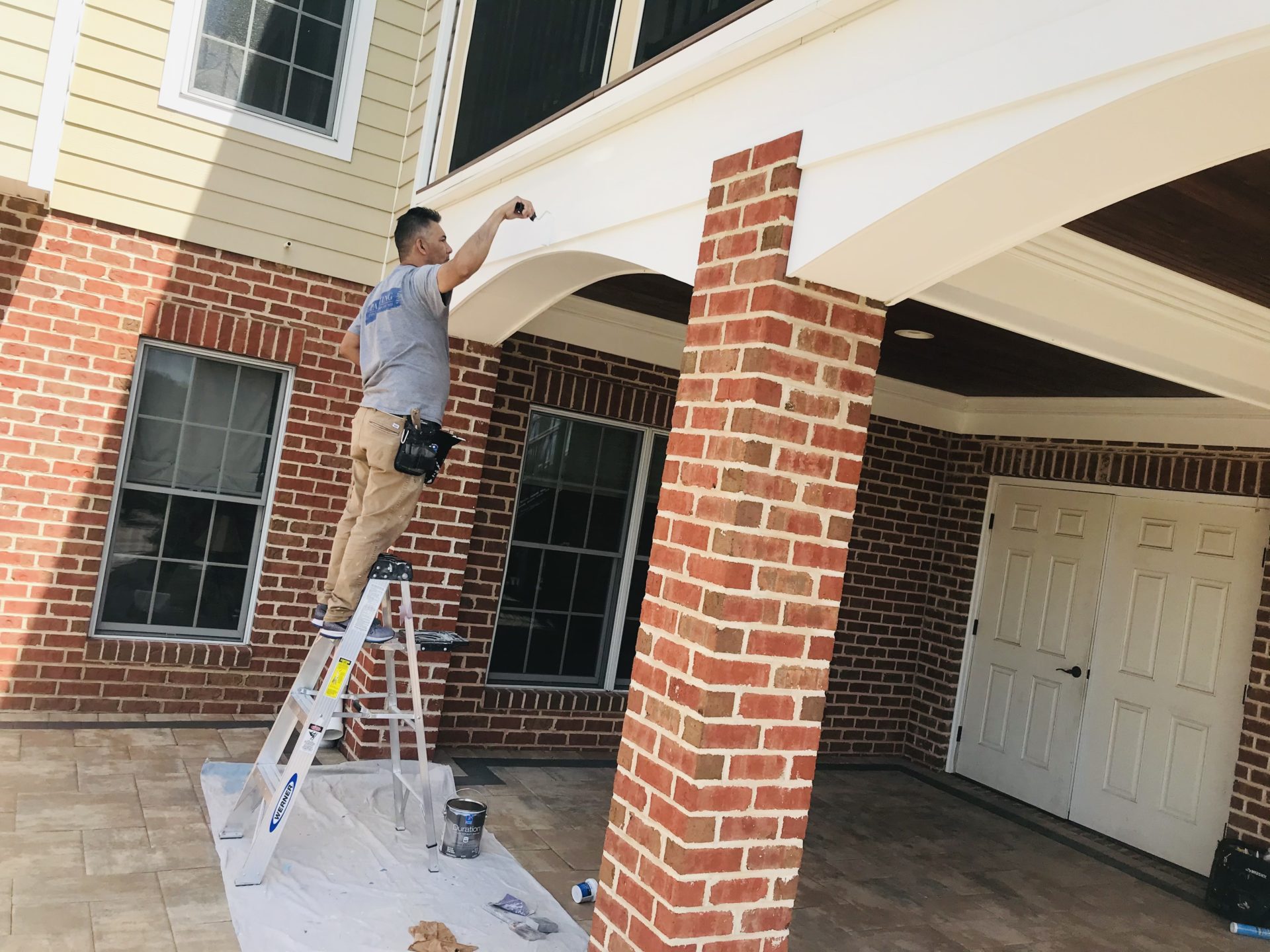 worker exterior house painting in finksburg maryland using sherwin williams exterior paint